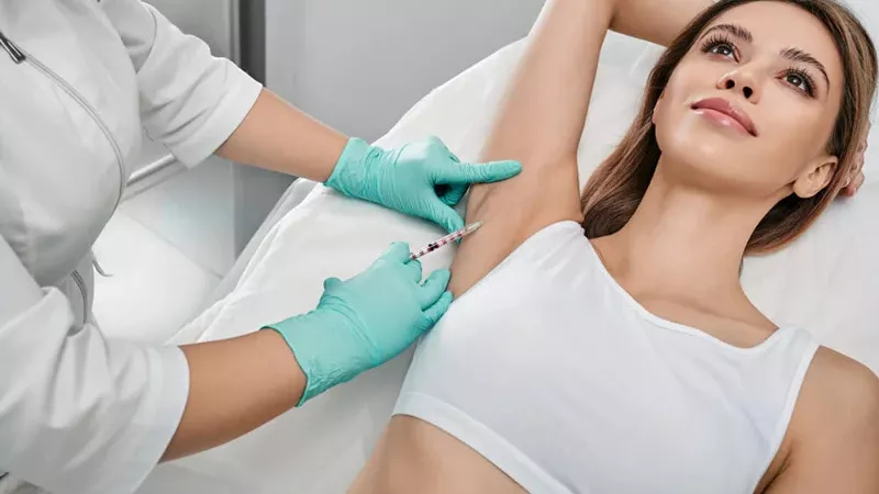 لمشكلة فرط التعرق.. ما هي فوائد «بوتوكس الإبط» في علاج التعرق الزائد؟