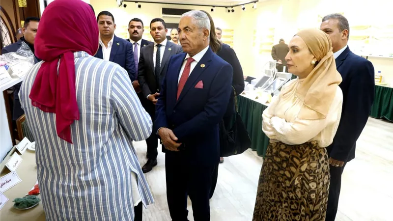 اللواء أحمد العوضي رئيس دفاع النواب في زيارة للمركز القومي للبحوث