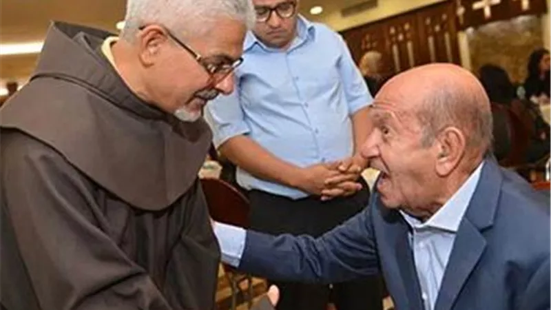 نجوم الفن والإعلام يتلقون العزاء في عاطف بشاي (صور)