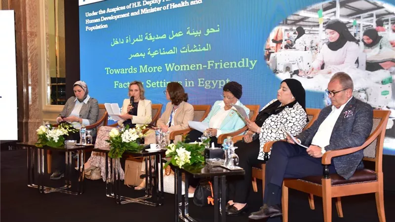 الصحة تنظم عيادات متنقلة لدعم وتوعية المرأة العاملة في المنشآت الصناعية 