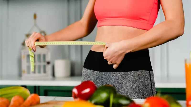 بعد وجبة العشاء.. 5 مشروبات صحية يجب تناولها لإنقاص وزنك