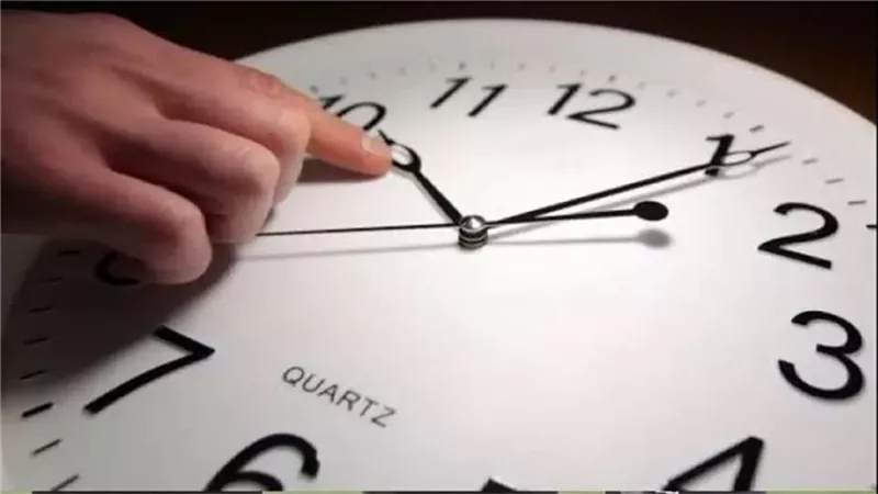 موعد عودة التوقيت الشتوي 2024.. وتفاصيل جديدة حول قرار غلق المحال 