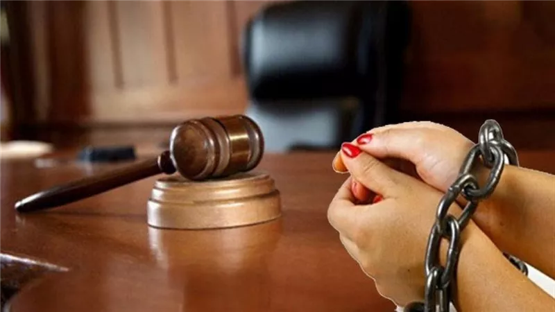 إحالة سيدة للمحكمة الجنائية بتهمة دهس أمين شرطة في النزهة
