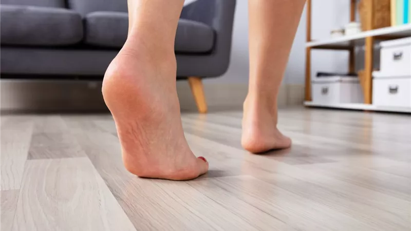 لإنقاص الوزن..  أبرز فوائد المشي في المنزل