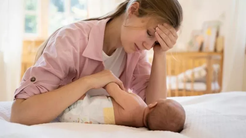  اكتئاب ما بعد الولادة.. تعرفي على أسبابه وطرق للتخلص منه