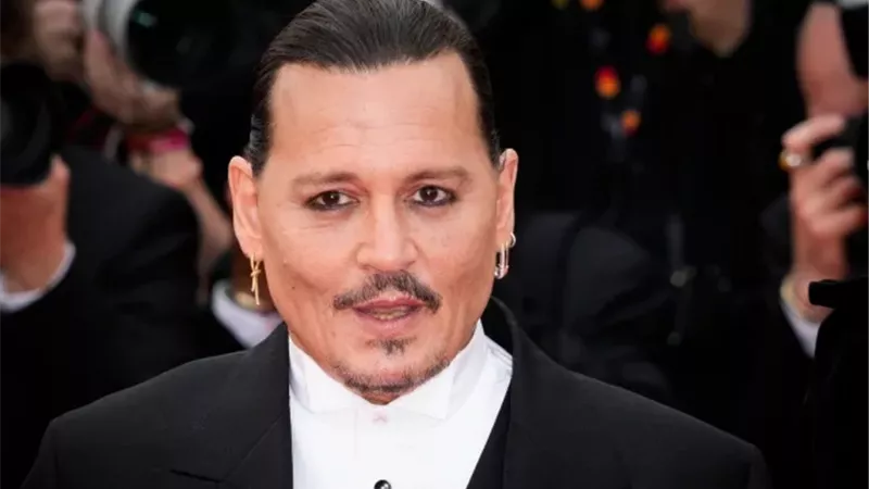 جوني ديب يفتح صفحة جديدة مع جمهوره والسر في الأسنان وجزر الباهاما 