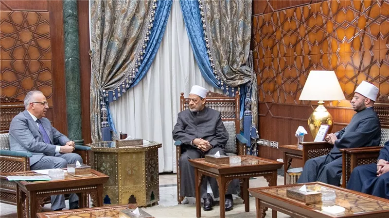 بالصور.. شيخ الأزهر يناقش رفع الوعي بترشيد المياه مع وزير الرى والأوقاف