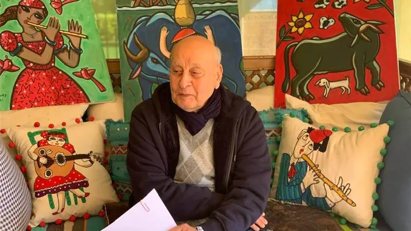 «لوحاته ليس لها مثيل».. حلمي التوني فنان تشكيلي من الدرجة الأولي|صور