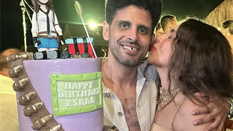 زوجة حمدي المرغني تشعل السوشيال ميديا بصورها احتفالاً بعيد ميلادها   