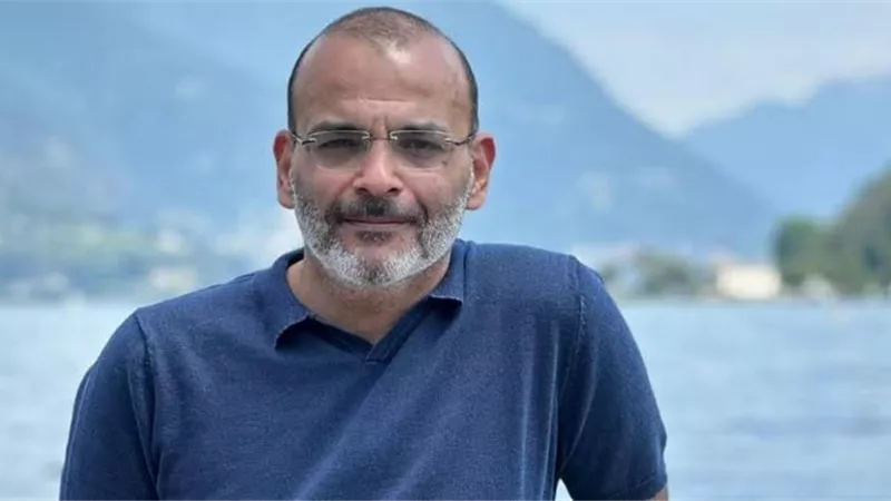 الموت يفجع الشاعر أيمن بهجت قمر في بنات عمه