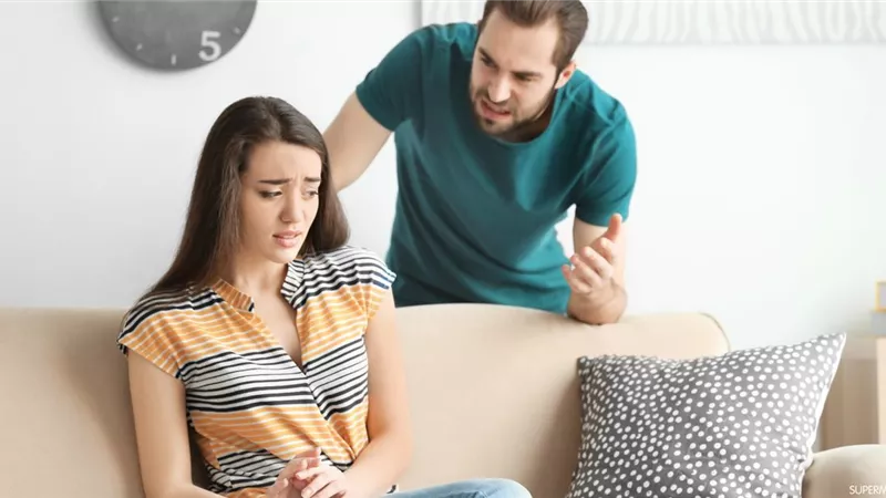 زوجي يسيء معاملتي فما الحكم؟.. «الإفتاء تُجيب»