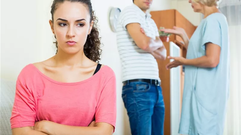 حماتي دخلت علينا الأوضة تصحي ابنها.. ندي ترفع طلاق للضرر ضد زوجها بمحكمة الأسرة 