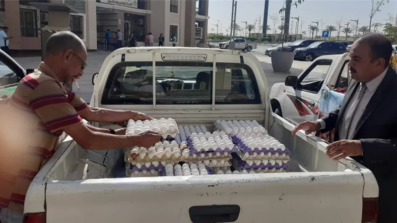 كرتونة البيض بـ120 جنيهًا.. إقبال كبير على منافذ الزراعة في العاصمة الإدارية