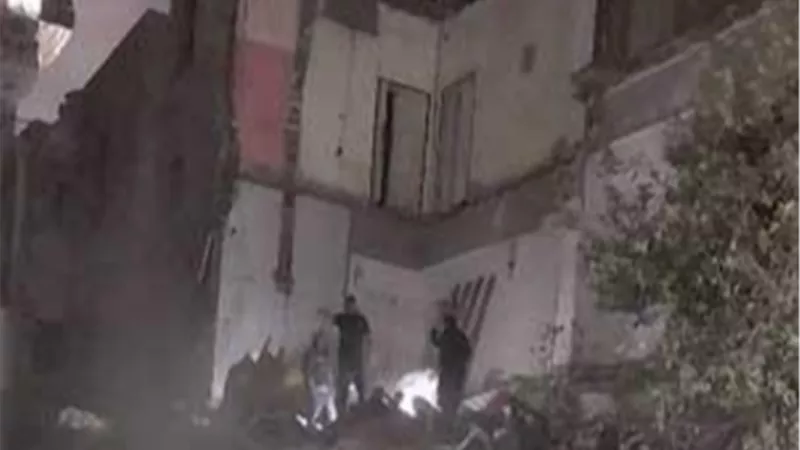 التفاصيل الكاملة لانهيار عقار حي شبرا مصر (صور) 