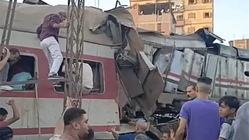 الصحة: ارتفاع أعداد مصابي حادث تصادم قطاري الزقازيق إلى 49 مصابا