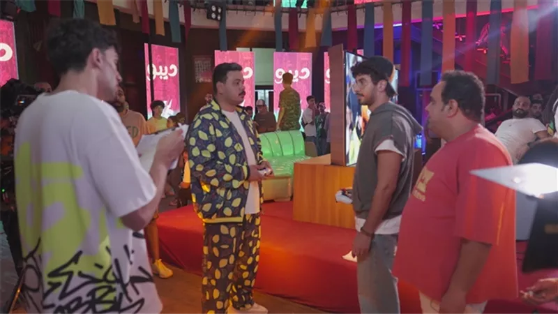 الفنان محمد أنور ينجو من الموت بعد مهاجمة أسد له في كواليس «ديبو» (فيديو)