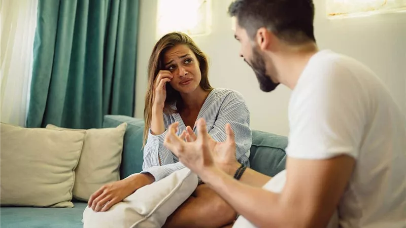 بيقولي شعرك منكوش وشبه سلك المواعين.. سيدة ترفع دعوي طلاق ضد زوجها