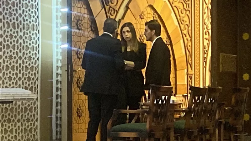 اللقطات الأولى لابنة ناهد رشدي في عزاء والدتها بالشيخ زايد (صور)