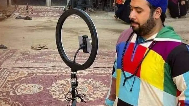 ظهور الطائفة الكركرية يثير الجدل عبر السوشيال ميديا.. ونشطاء يهاجمونها 