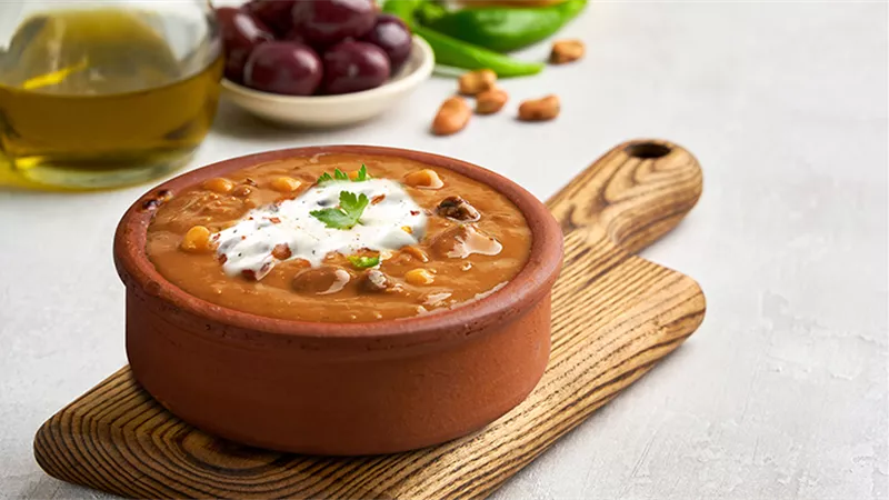 طريقة عمل طاجن الفول بالبيض في مطبخك
