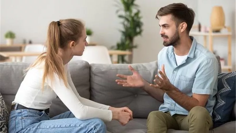 بسبب الصرصار.. سيدة ترفع دعوي خلع ضد زوجها 