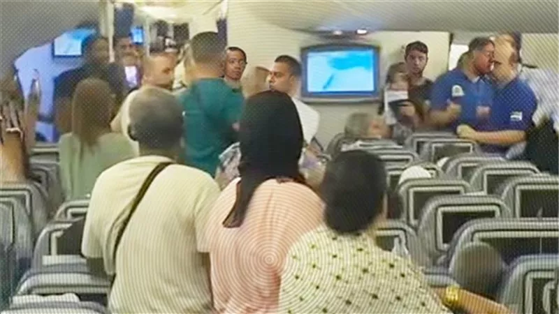 فيديو.. مصر للطيران تفتح تحقيقا حول ملابسات اختناق ركاب رحلة نيوجيرسي
