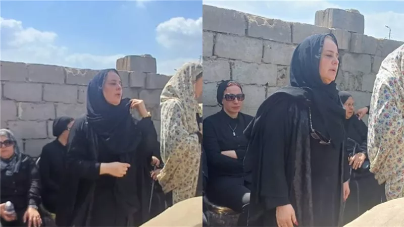«متسبنيش يا بابا».. انهيار الإعلامية حياة عبدون خلال تشييع جنازة والدها