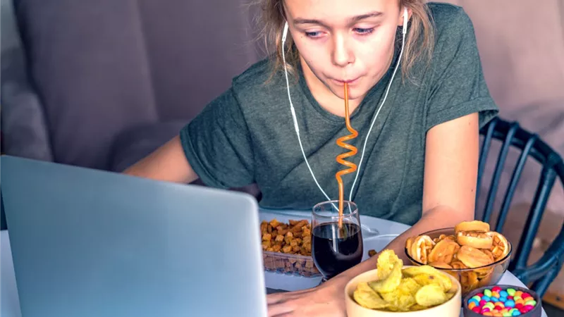  5 محاطر لتناول الوجبات السريعة