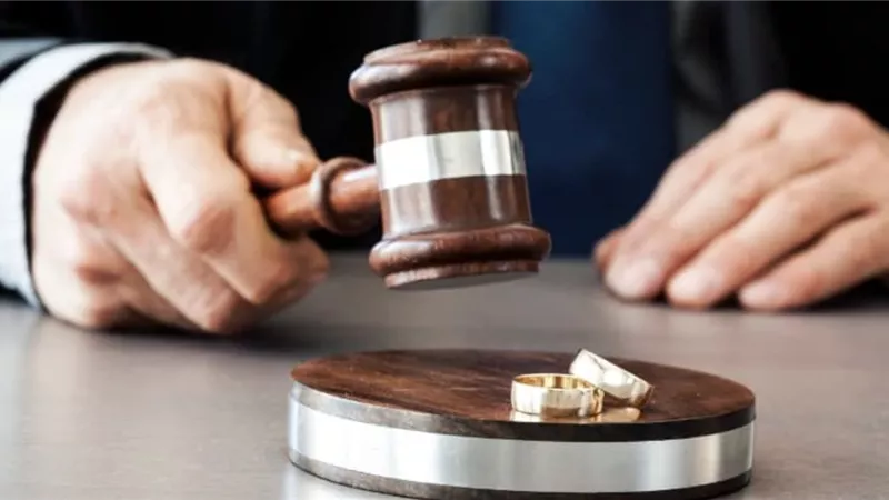 حماتها عملت لها عمل.. ربة منزل ترفع دعوي خلع ضد زوج 