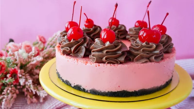 لو عيد ميلاد ولادك قريب.. تعلمي طريقة عمل تشيز كيك بالكرز والأوريو