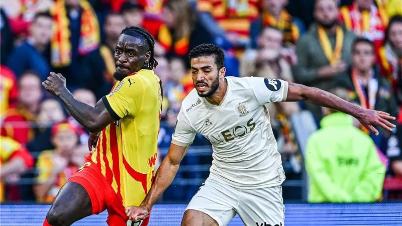 محمد عبدالمنعم يشارك في تعادل نيس مع لانس بالدوري الفرنسي