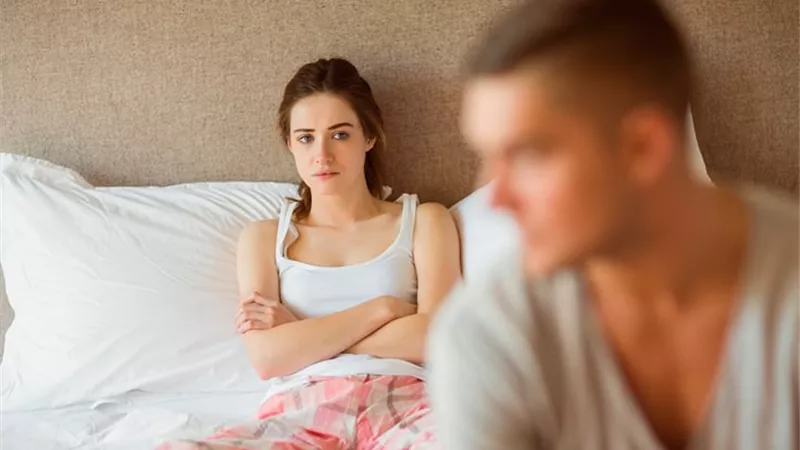 سيدة تشكو: «زوجي يهمل العلاقة الحميمية».. كيف أتعامل معه؟