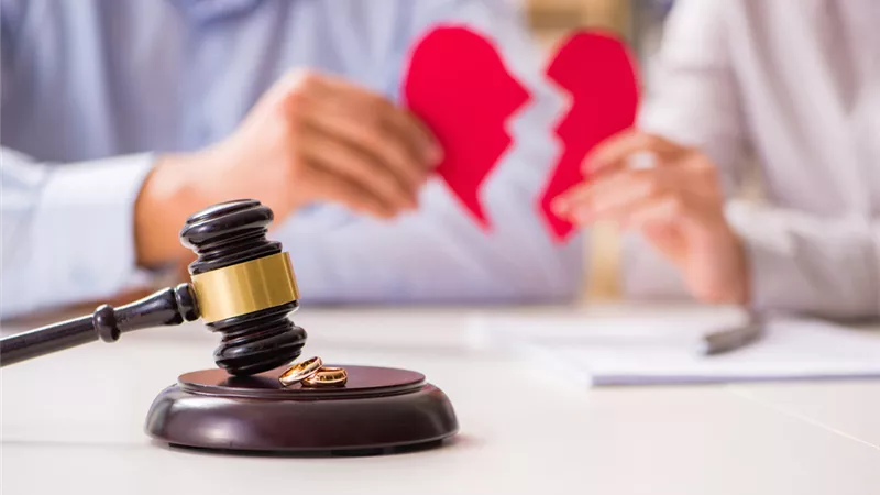 آخر فستان جبهولي من 7 سنين.. زوجة ترفع دعوى طلاق