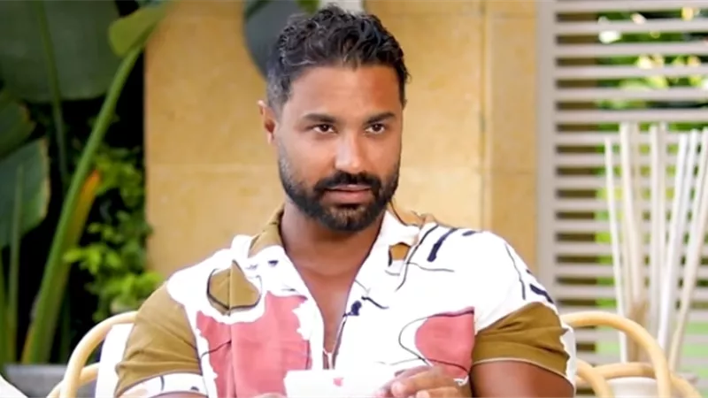 كريم فهمي يصدم جمهوره بستايل غريب في حفل زفاف فاطمة عادل (صور)