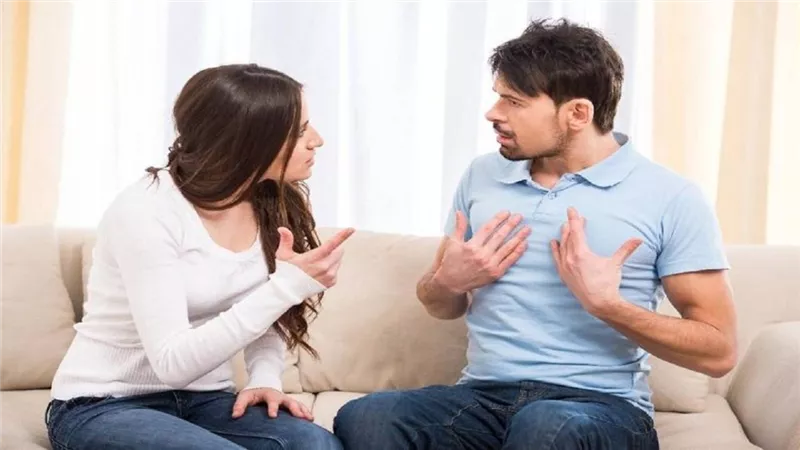 امرأة حائرة: « زوج أختي يتحرّش بي ».. هل أخبرها؟