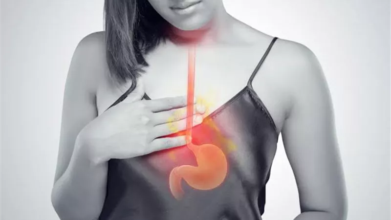 3 مشروبات تساعدك على التخلص من حرقة المعدة المزعجة 