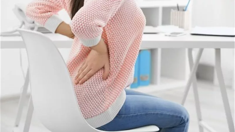 لو شغلك على مكتب.. احترسي من متلازمة العمل المكتبي وكيفية الوقاية منها