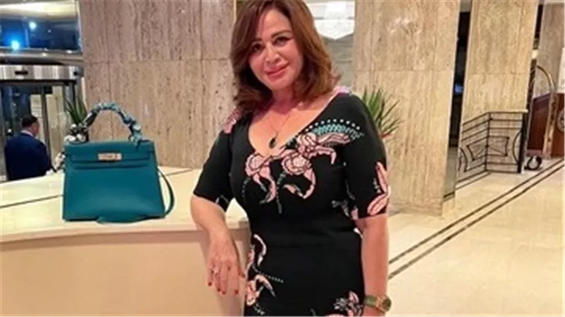 بفستان أسود ورشاقة ملحوظة.. إلهام شاهين تبهر الجمهور بإطلالة جديدة
