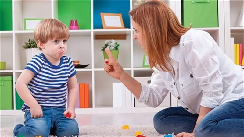 أساليب خاطئة في التربية تدمر صحة طفلك النفسية.. ابتعد عنها