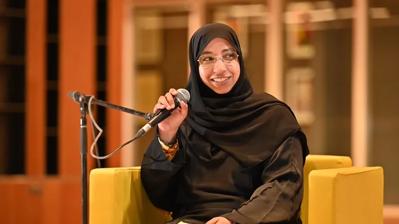 نجاة الظاهري | شاعرة إماراتية فازت بجائزة أفضل كاتب في 2023