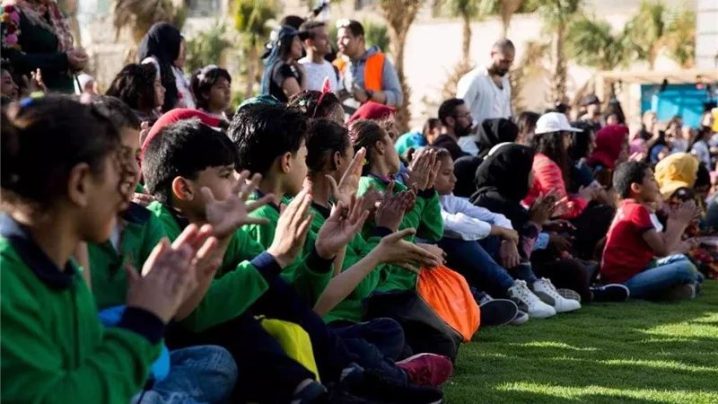 10 تذاكر مجانية يوميًا لحضور عروض مهرجان «دي-كاف»  
