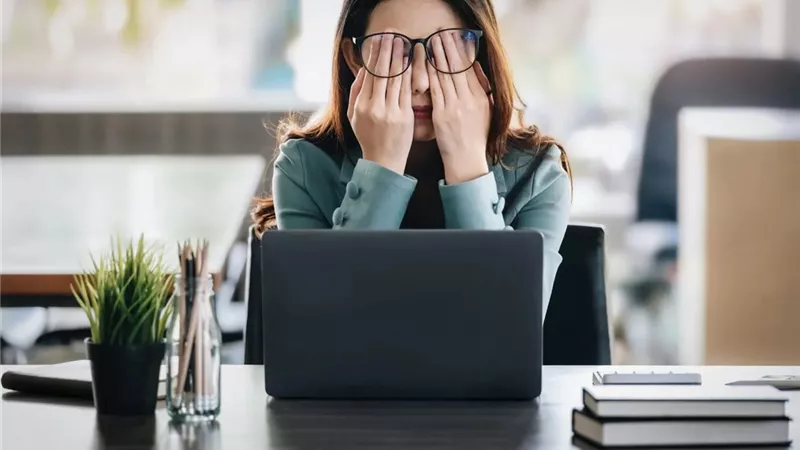 لا تجعلي توتر العمل يفسد عليكي حياتك.. إليك 5 نصائح تخلصك منه 