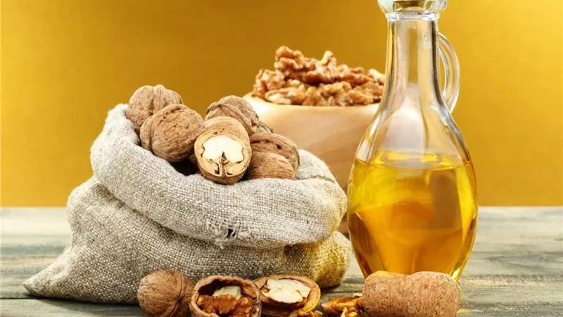 «كلى وادهنى».. عين الجمل علاج فعال لمشاكل الشعر 