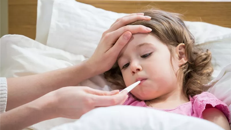 أقل من 5 سنوات.. الصحة تكشف أعراض الإصابة بالإنفلونزا عند الأطفال 