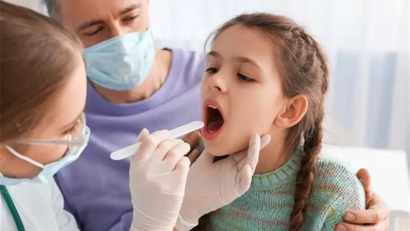 كيف أعالج احتقان الحلق عند طفلي مع اقتراب فصل الشتاء؟ 