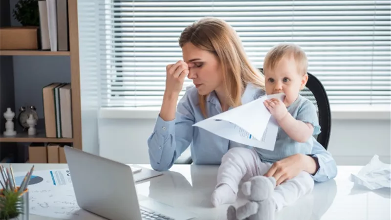 5 نصائح مهمة لمعرفة التعامل مع أطفالك أثناء عملك بالمنزل 