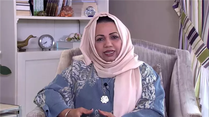 عائشة سلطان | كاتبة وعضو مؤسس لجمعية الصحفيين الإماراتية