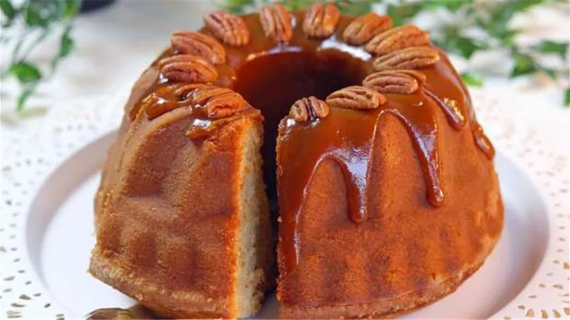 طريقة عمل كيكة التمر الهشة بالزبادي