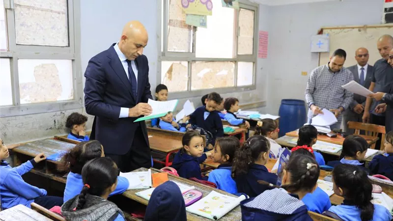 بالصور.. جولة تفقدية لوزير التعليم في عدد من المدارس بالمطرية