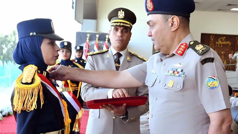 الاحتفال بتخريج دفعات جديدة من المعاهد الصحية التابعة للقوات المسلحة 